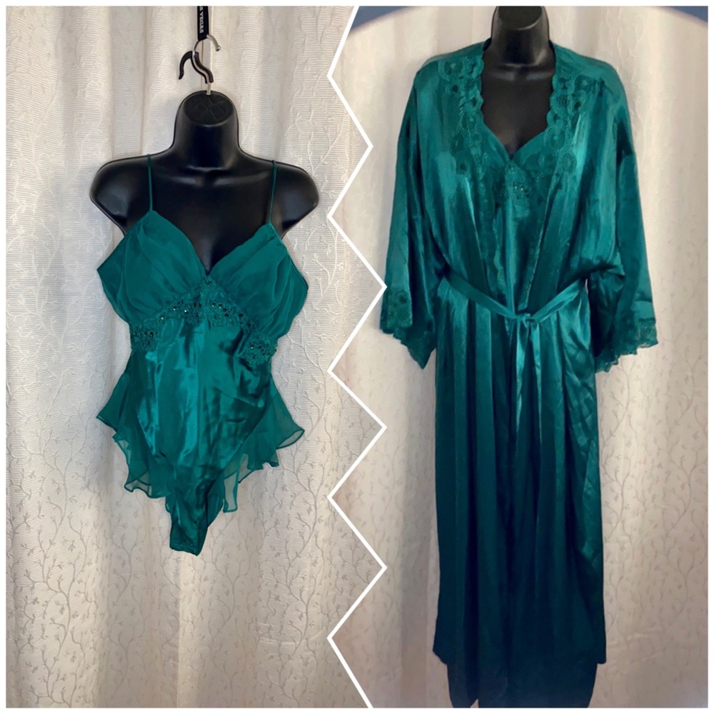 Vintage 80s Victoria’s Secret sexy teddy and robe